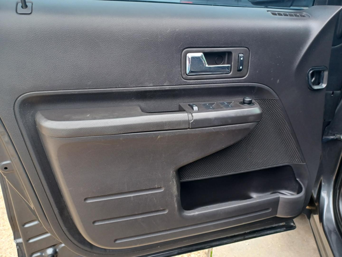 2007 GRAY /BLACK Ford Edge SEL FWD (2FMDK38C47B) with an 3.5L V6 DOHC 24V engine, 6-Speed Automatic Overdrive transmission, located at 2001 E. Lancaster, Ft. Worth, 76103, (817) 336-7000, 32.746181, -97.301018 - Photo#8
